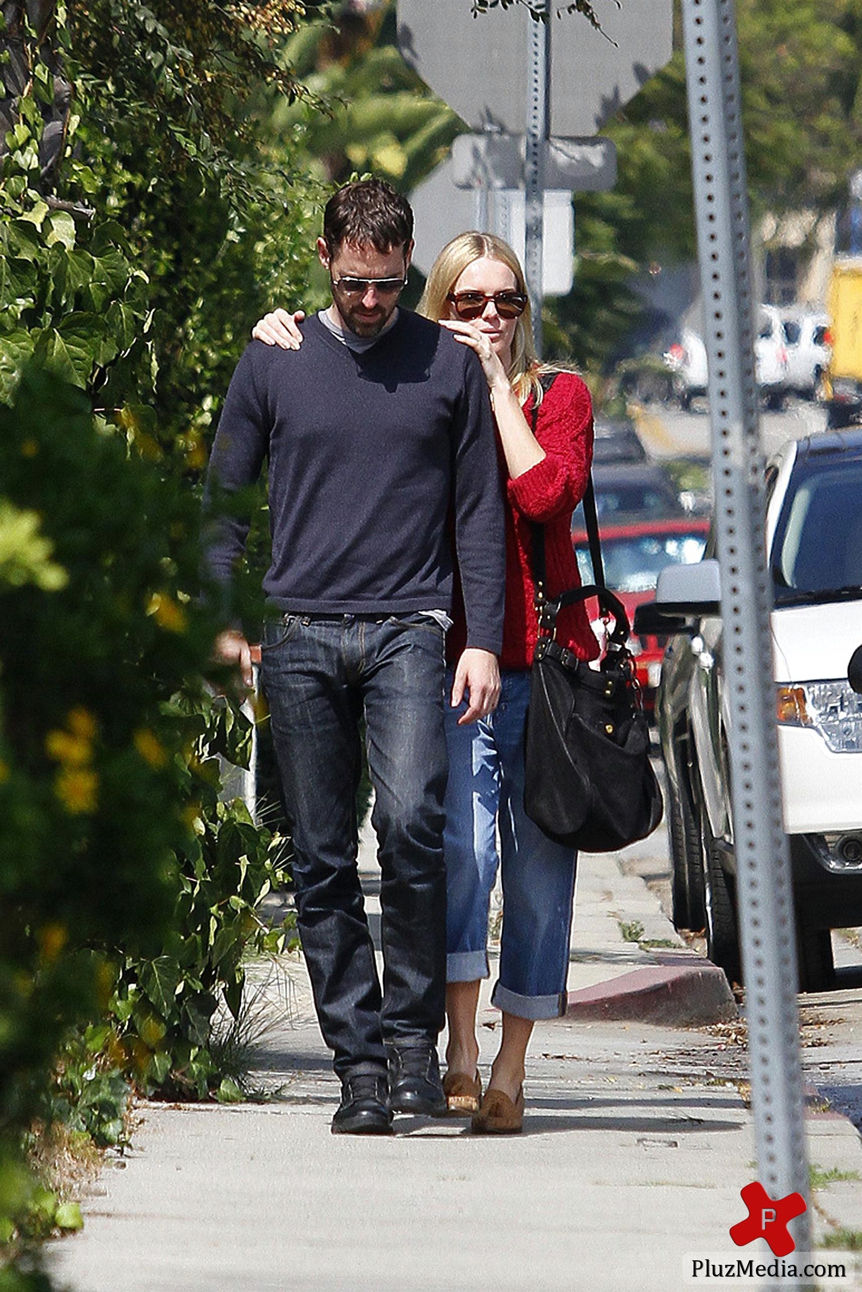 Kate Bosworth keeps close to her boyfriend as they leave Lemonade restaurant | Picture 97915